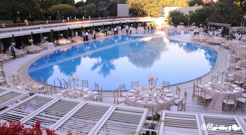 برگزاری جشن در کنار استخر هتل